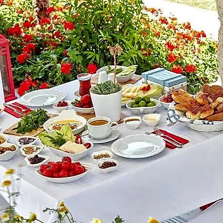 On Alacati Çeşme